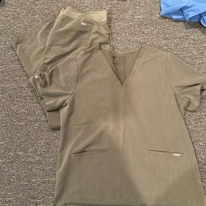 Figs scrub set heathered olive size XL livingston pants casma top